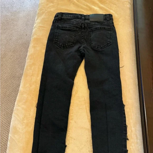 Stylish Black Distressed Kids Jeans - Picture 7 of 8
